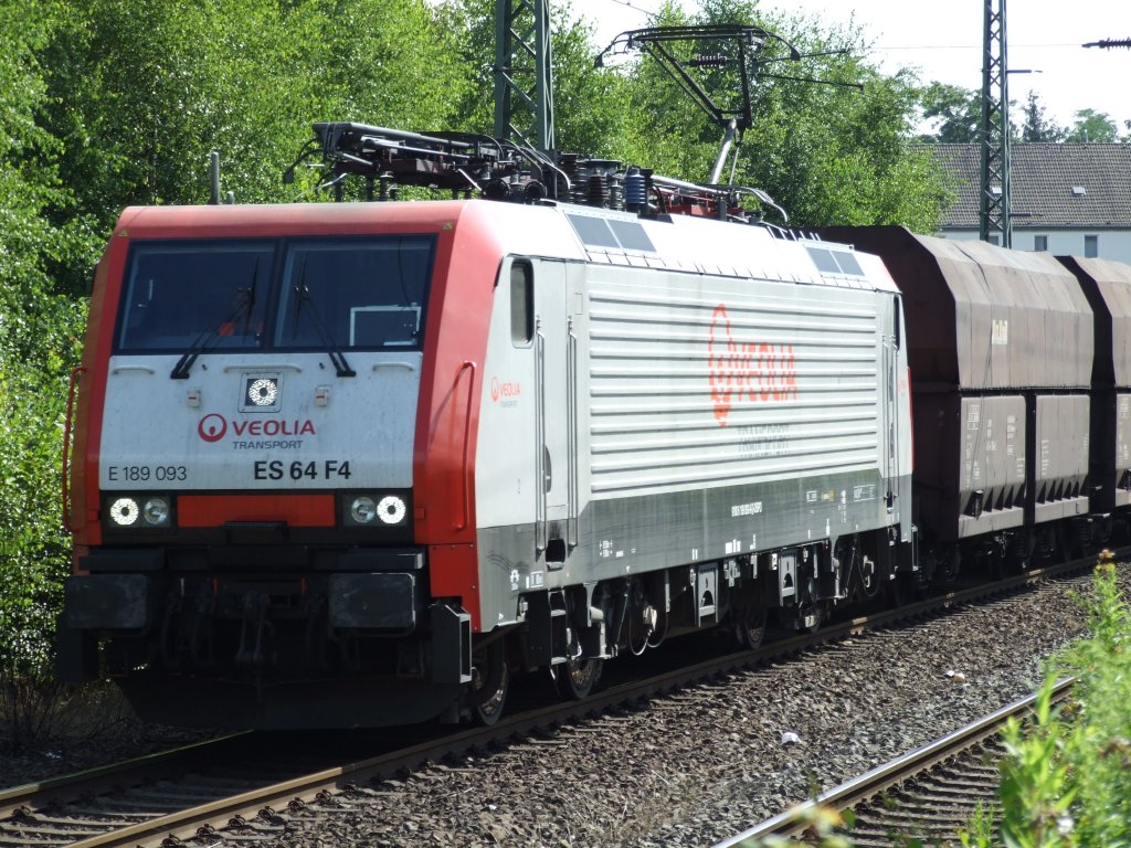 E189 093 der Veolia mit Kohlezug in Dellwig