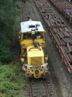 Ein Schienenschotterpflug der DBG in Duisburg-Entenfang