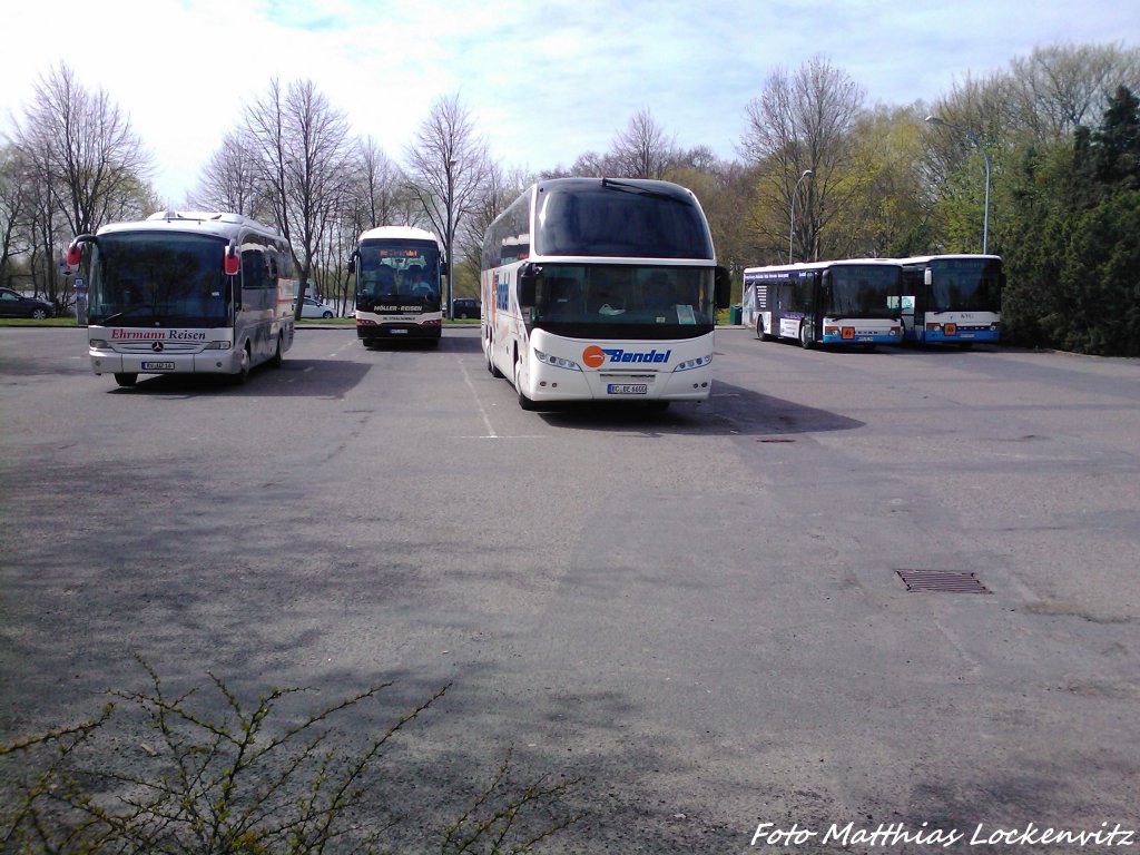 Am 2.5.13 stehen aufm Stralsunder Busbahnhof 2x KVG 1x M�ller Reisen 1x Bendel & 1x Ehrmann Reisen