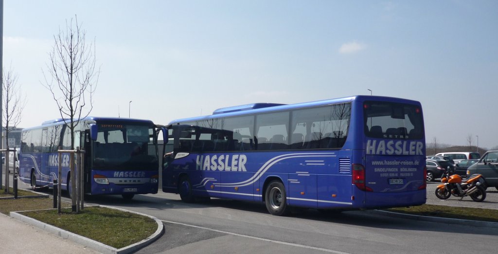 Begegnung 2er Setra  S 412 UL + 415 UL der Fa. Hassler-Reisen, auf dem Flugfeld in B�blingen.