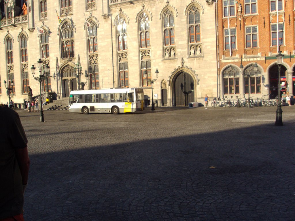 DE LIJN-Van Hool in der Altstadt von Br�gge,am 27.7.12