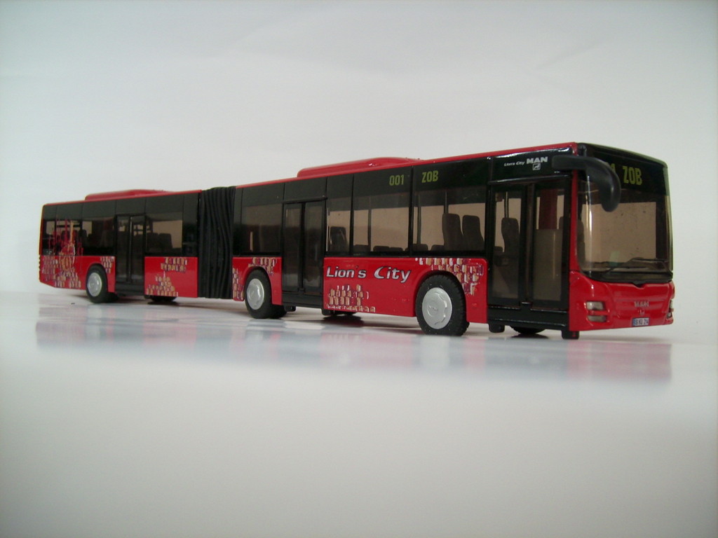Der 1:50 MAN Lion's City G von Siku.