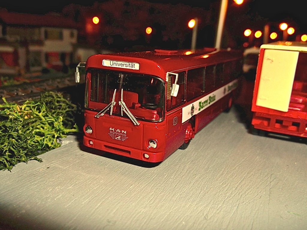 Detailaufnahme eines MAN S� 240, der auf dem Weg zur Technischen Universit�t Kaiserslautern ist. Er geh�rt zum Fuhrpark von Eistal-Bus GmbH.