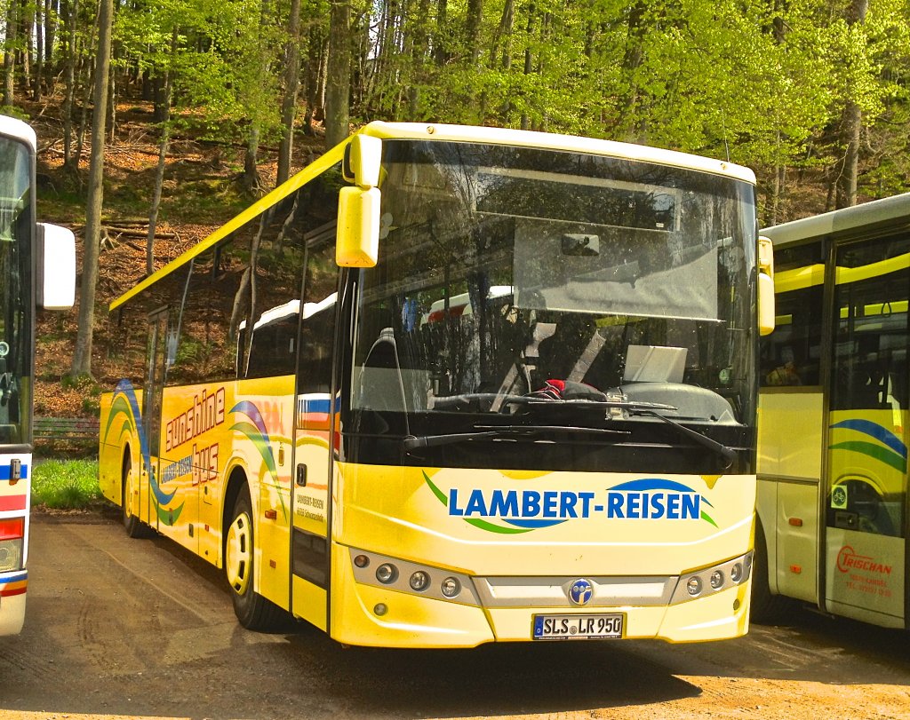 Dieser Temsa Tourmalin IC von Lambert-Reisen aus Schwarzenholz stand w�hrend des 2. Bundesligaspiels 1.FCK gegen FSV Frankfurt am 5.5.2012 auf einem Park-and-Ride-Parkplatz und wartete auf das Ende des Spiels.