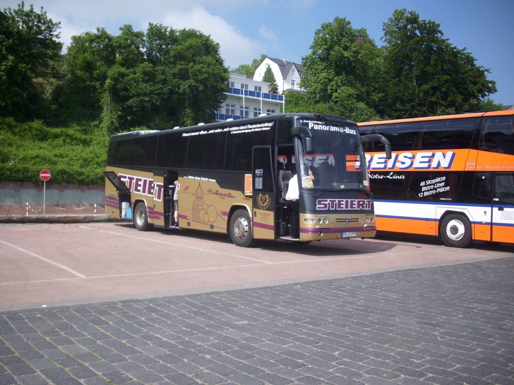 Dr�gm�ller - Volvo B12-600 von Steiert aus Deutschland im Stadthafen Sassnitz.