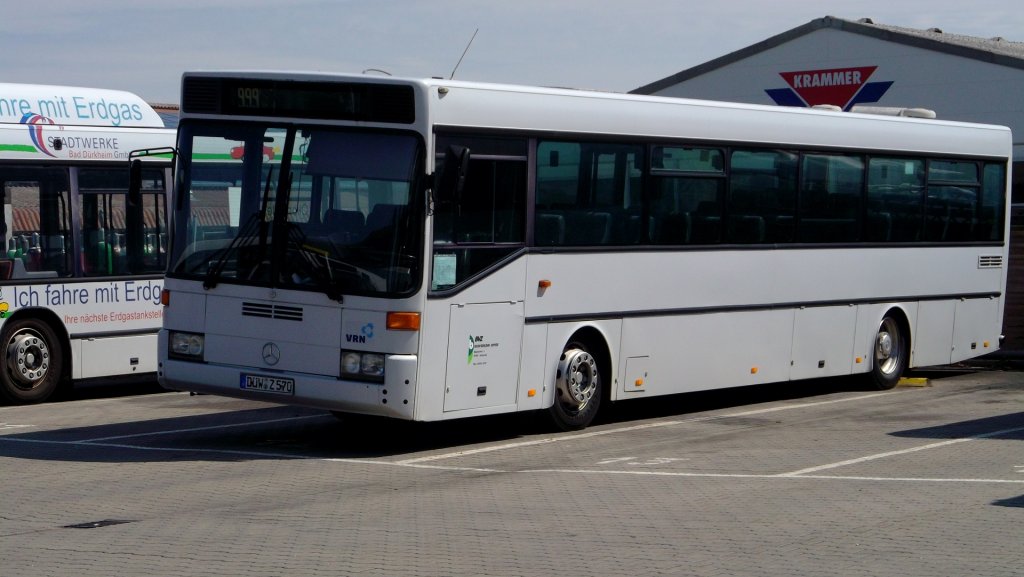 Ein Mercedes-Benz O 407 von Busverkehr Zipper (ehem. Wolff/Krauss), aufgenommen auf dem Zipper'schen Betriebshof in Gr�nstadt am 18.5.12.