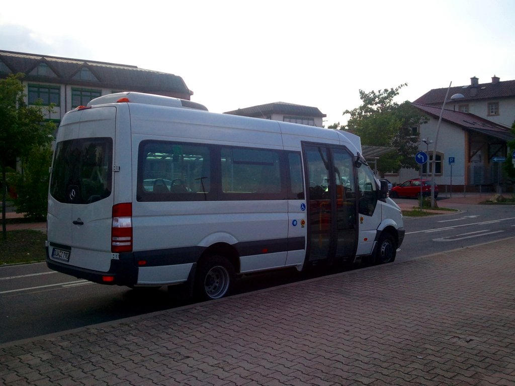 Ein Mercedes-Benz Sprinter City, welcher am 28.5.2012 am Hauptbahnhof in Gr�nstadt abgestellt war. Er geh�rt zur Firma Busverkehr Zipper GmbH und wird haupts�chlich an Sonn- und Feiertagen im weniger fahrgastintensiven Verkehr eingesetzt. Er besitzt ein Automatikgetriebe sowie die Standardsitze aus dem Citaro.