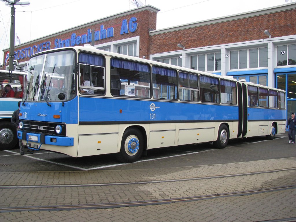 Gelenkomnibus Ikarus 280 der  Cottbusverkehr , Nr. 131 aus Cottbus (CB) anl��lich 130 Jahre Strba in Rostock [27.08.2011]