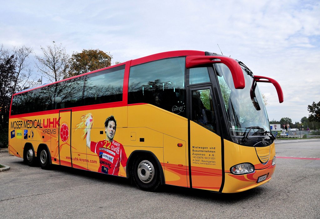 IRISBUS CENTURY vom Busunternehmer ZUPANAC aus Nieder�sterreich.Offizieller Mannschaftsbus des UHK Krems,mehrmaliger �sterreichischer Handballmeister.Krems,September 2012.