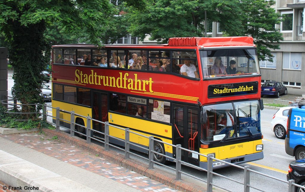 MAN Doppelstockbus Stadtrundfahrt Hamburg, fotografiert   Bei den M�hren   ( Stra�e in Hamburg ) am 01.08.2011