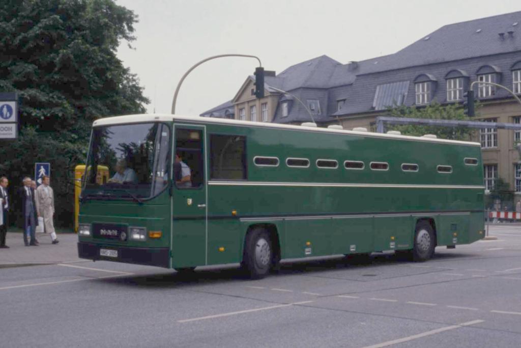 MAN Gefangenen Transport Bus hier am 9.6.1988 
im Stadtgebiet Hamburg.