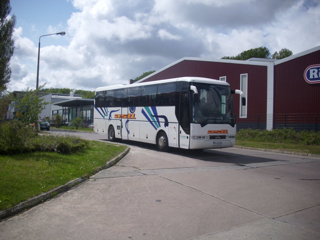 MAN Lion's Coach von Astl aus Deutschland im Stadthafen Sassnitz. 