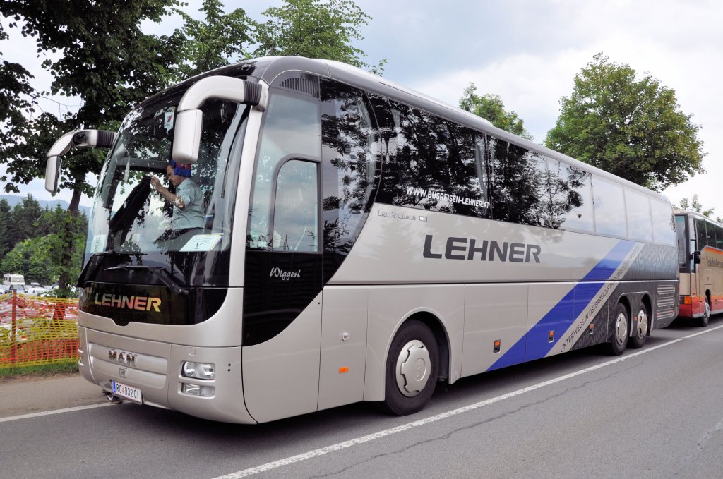 MAN LIONS COACH von LEHNER Reisen aus �sterreich bei der Airpower13 in Zeltweg/28.6.2013.