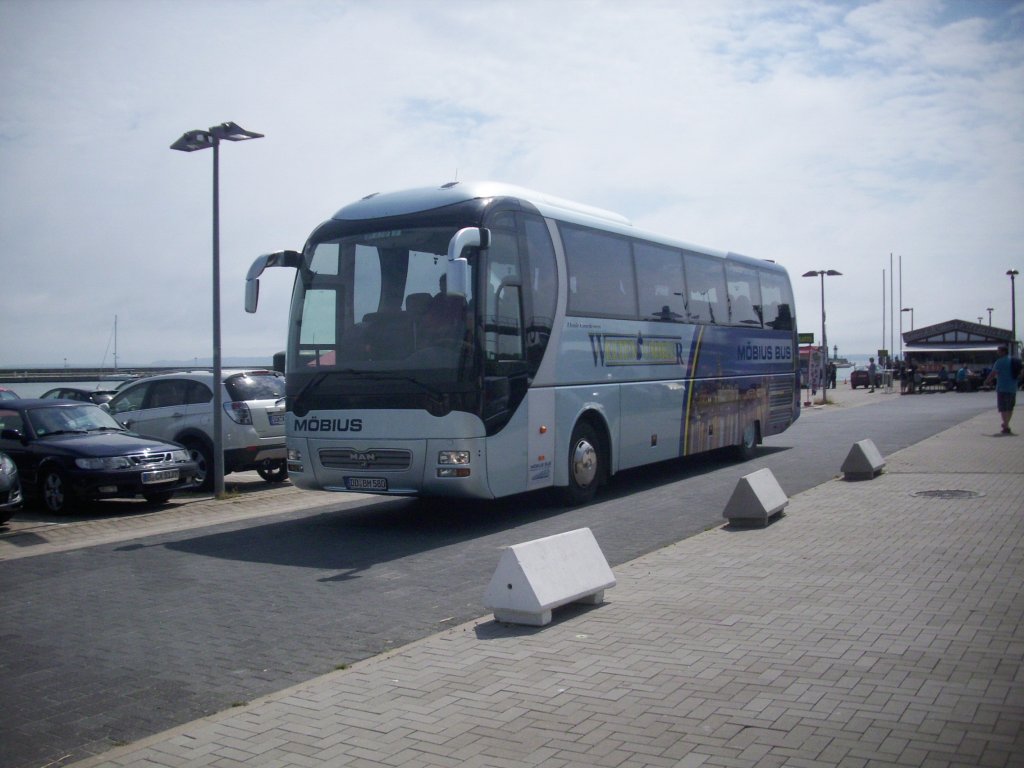MAN Lion's Coach Supreme von Weltenbummler/M�bius aus Deutschland im Stadthafen Sassnitz.
