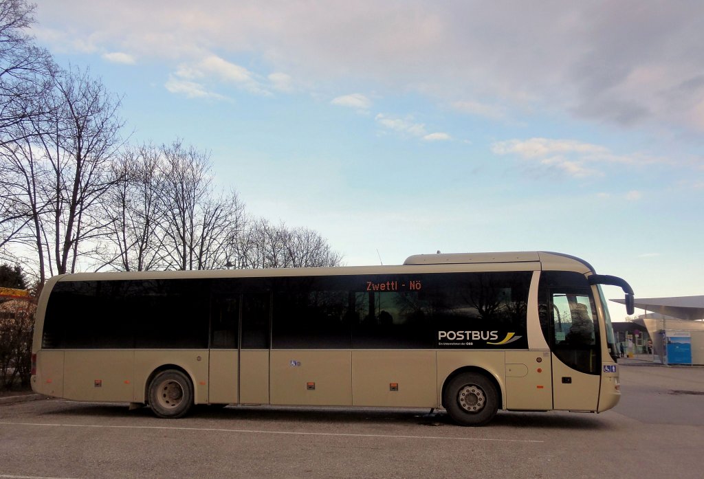 MAN POSTBUS der �BB auf der Linie Krems>Zwettl in Nieder�sterreich hier in Krems an der Donau,8.2.2013.