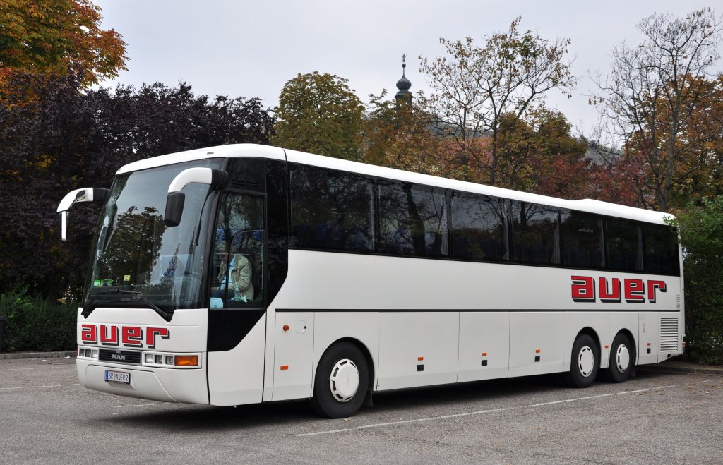 MAN Reisebus von AUER Reisen aus �sterreich,Krems,20.Oktober 2012.