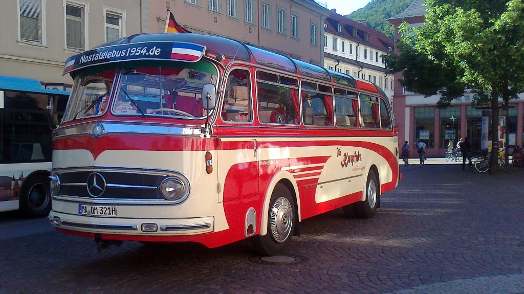 MB 0 321 H von 1954 auf dem Heidelberger Universit�tsplatz am 25.5.2011