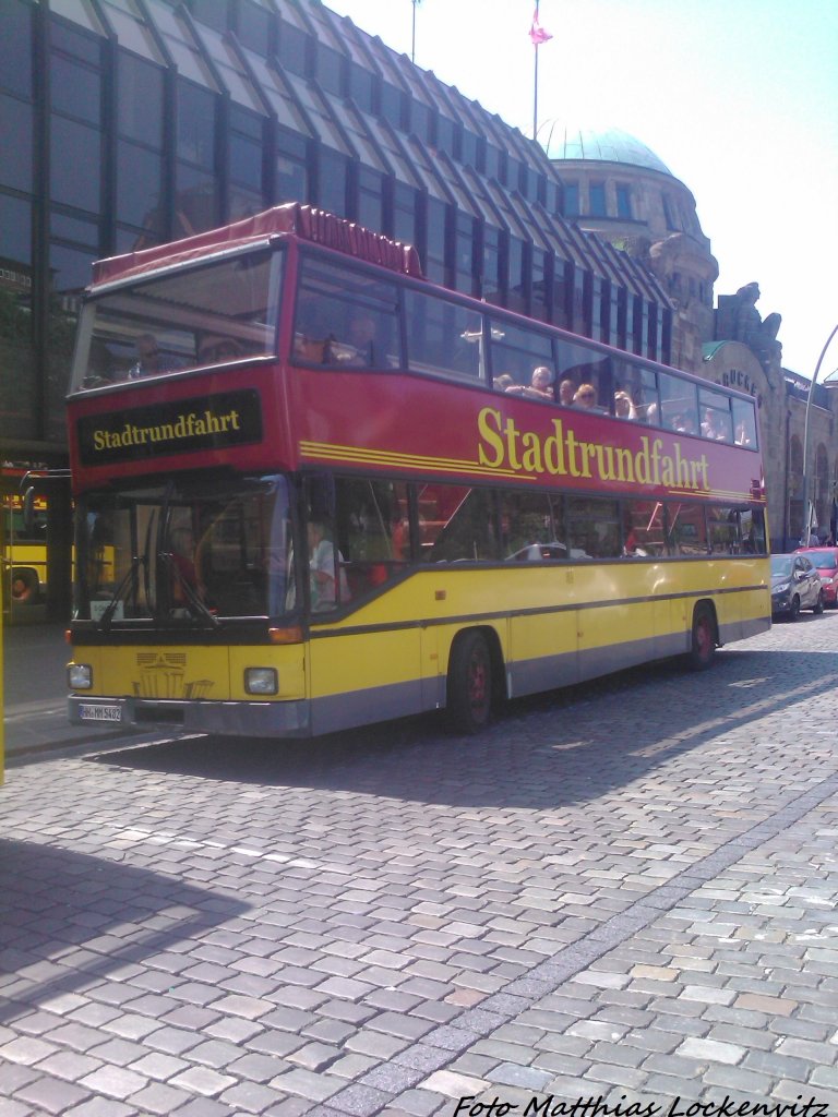 MB der Hamburger Stadtrundfahrten an den Landungsbr�cken am 8.6.13 