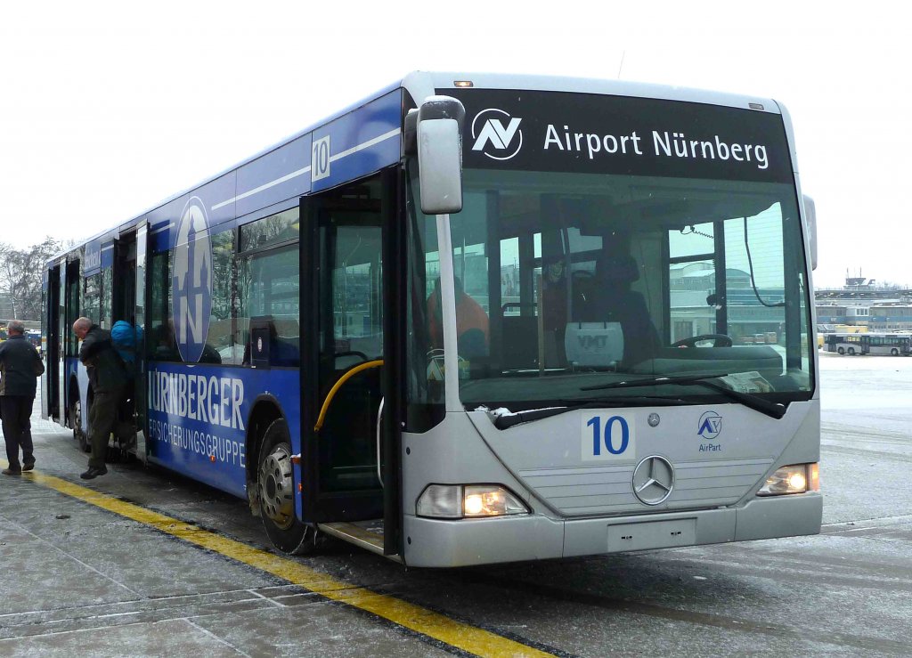 Mercedes Benz als Vorfeldbus vom Flughafen N�rnberg, Januar 2013