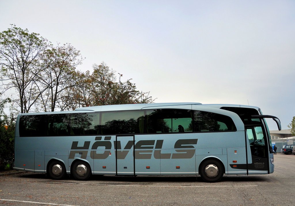 MERCEDES BENZ TRAVEGO von H�VELS Reisen aus Deutschland am 29.9.2012 in Krems an der Donau.