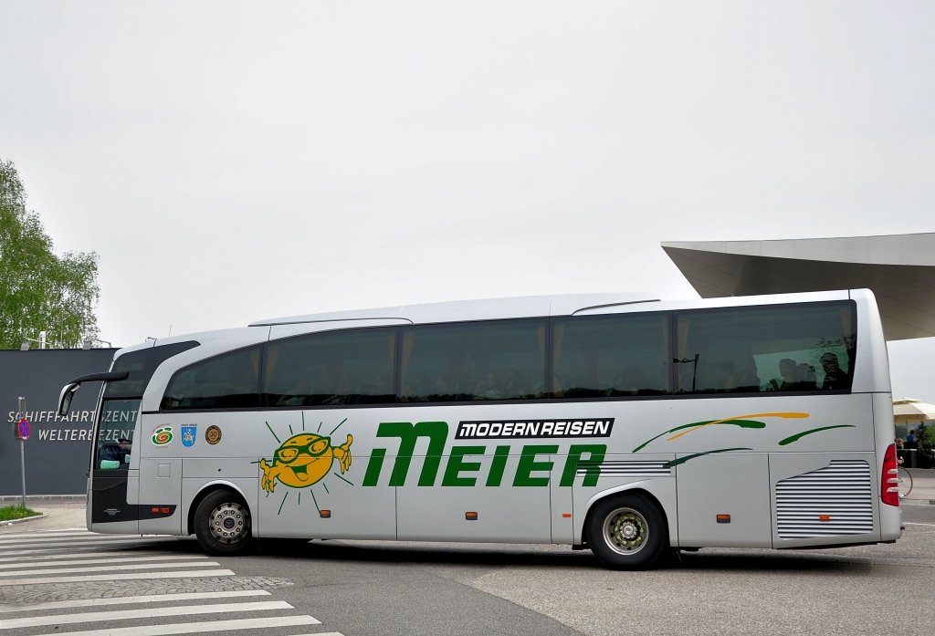 MERCEDES BENZ TRAVEGO von MEIER Reisen aus der BRD am 27.4.2013 in Krems an der Donau.