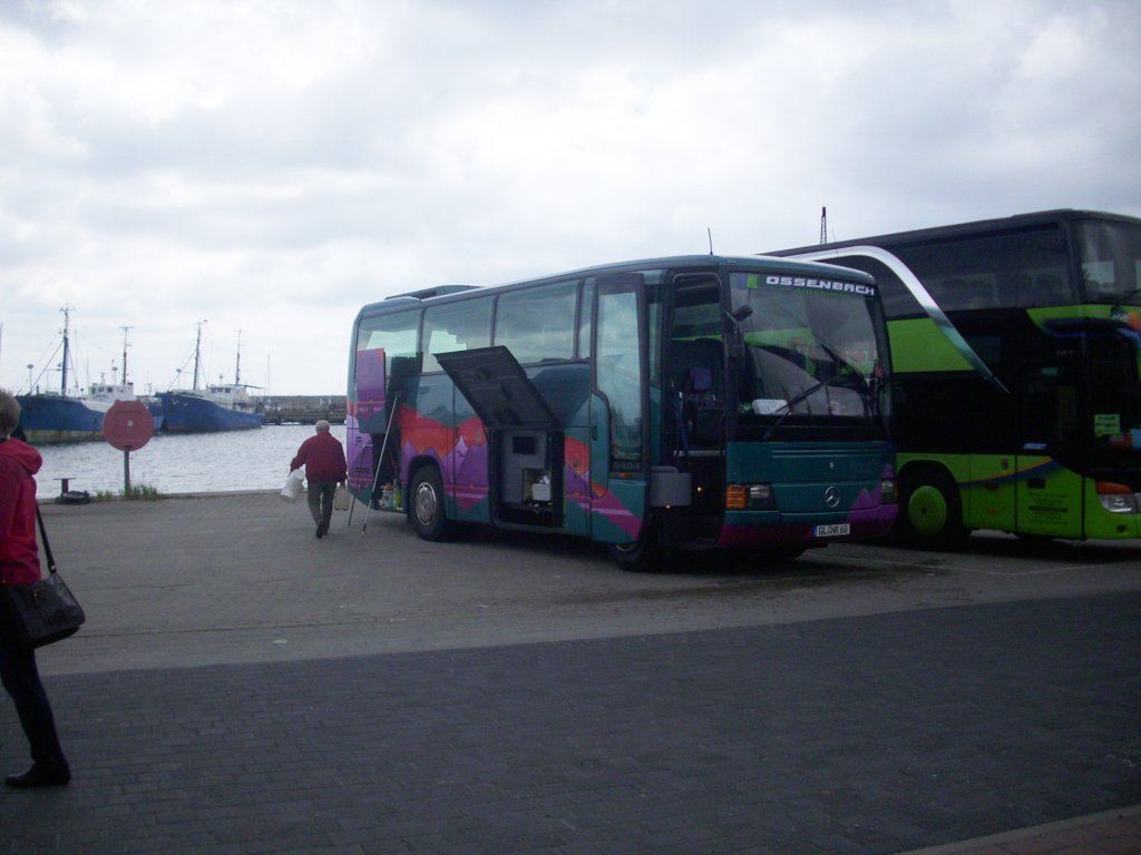 Mercedes O 404 von Ossenbach aus Deutschland im Stadthafen Sassnitz.

