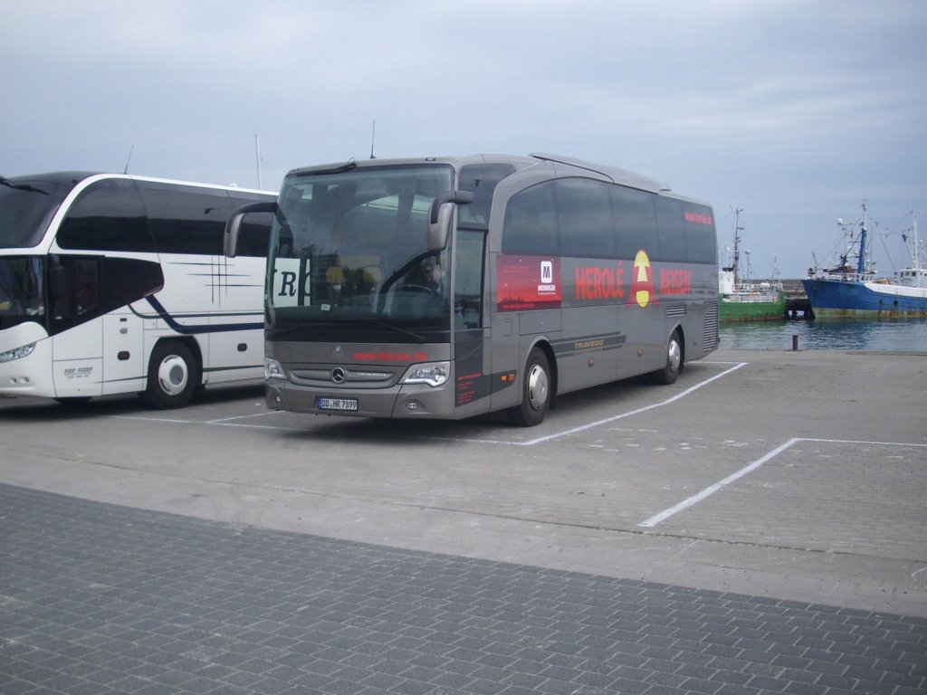 Mercedes Travego von Herol� aus Deutschland im Stadthafen Sassnitz