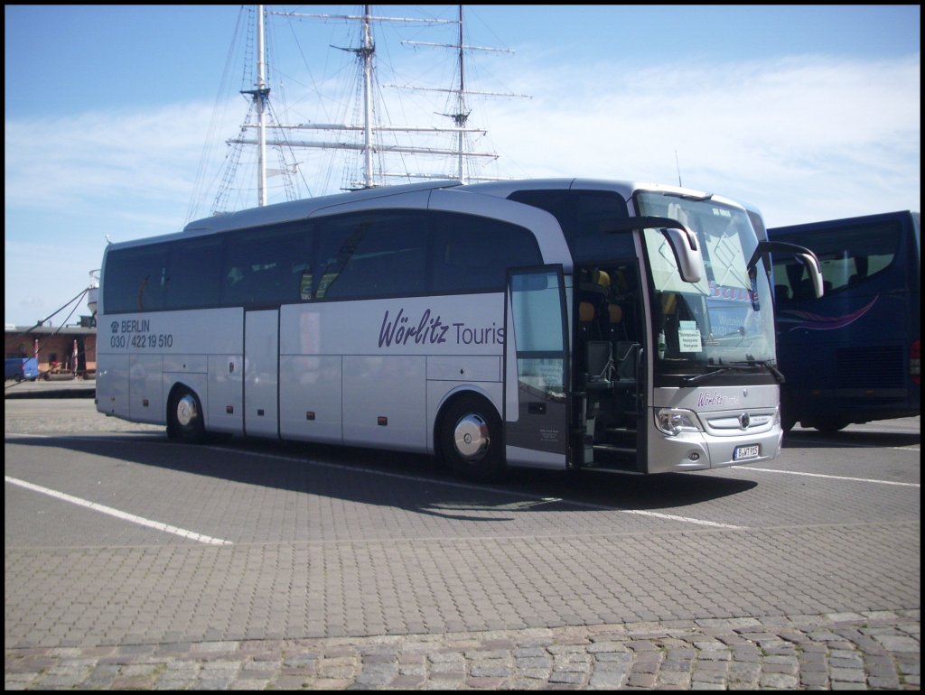 Mercedes Travego von W�rlitz Tourist aus Deutschland in Stralsund vor dem Ozeaneum.

