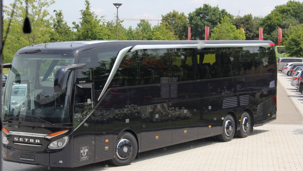 Nagelneuer Setra 516 HDH (neue 500 TopClass) in Neu Ulm. Dieses Bild ist mir von Remo M�ller zur Verf�gung gestellt worden. 