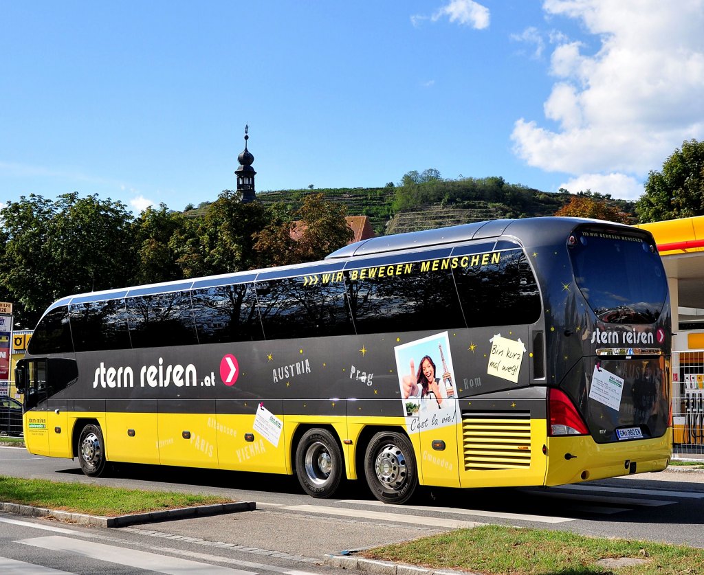 NEOLAN CITYLINER von WINTEREDER Reisen aus �sterreich im September in Krems unterwegs.