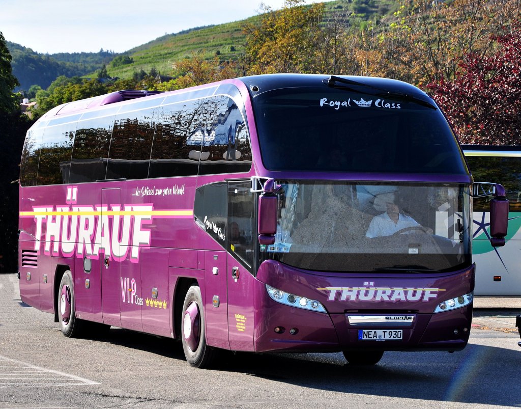 NEOPLAN CITYLINER von TH�RAUF Reisen aus der BRD am 25.9.2012 in Krems an der Donau gesehen. 