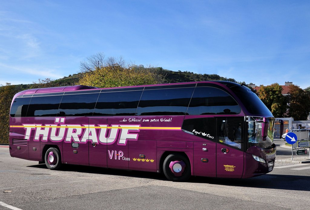 NEOPLAN CITYLINER von TH�RAUF Reisen aus der BRD am 25.9.2012 in Krems an der Donau gesehen. 