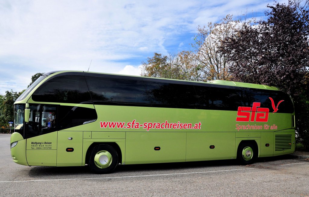 NEOPLAN CITYLINER von  Wolfgang`s REISEN  aus Bad Ischl/�sterreich im September 2012 in Krems an der Donau.