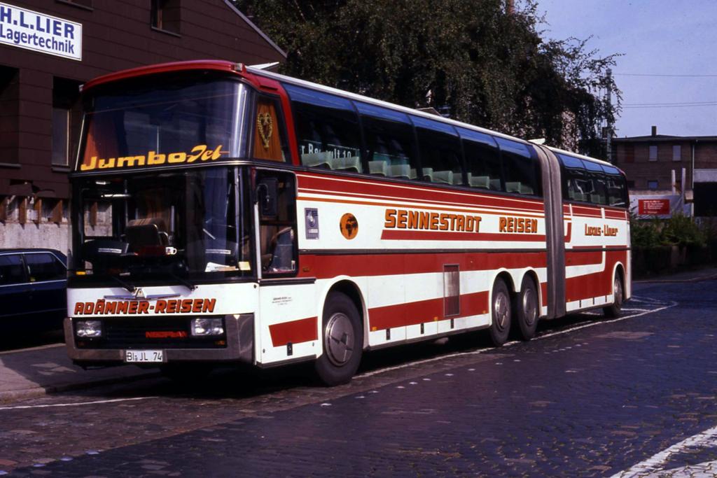 Neoplan Jumbo - Doppelstock Gliederbus des Reiseunternehmen
Ad�mmer, Sennestadt am 17.9.1989 in Bremen aufgenommen.