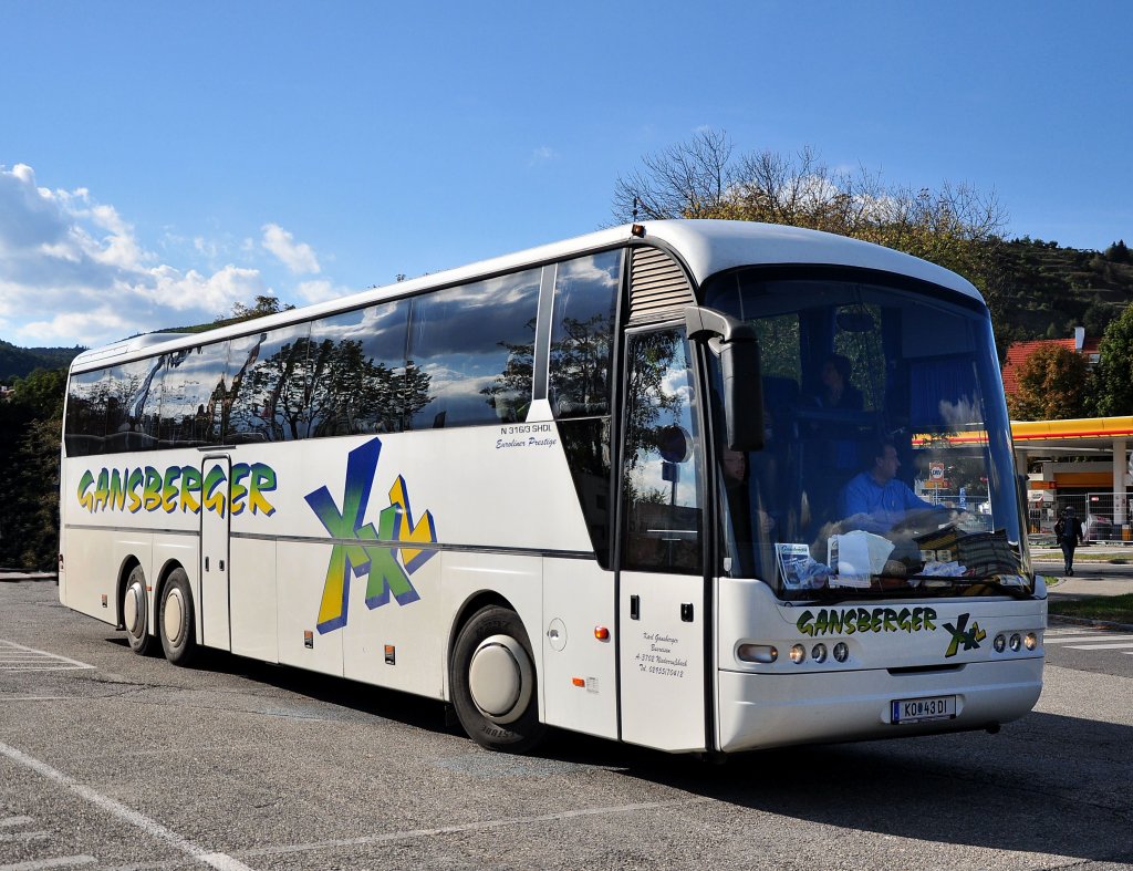 NEOPLAN N 316/3 SHDL EUROLINER PRESTIGE von GANSBERGER Reisen aus Nieder�sterreich im September 2012 in Krems.