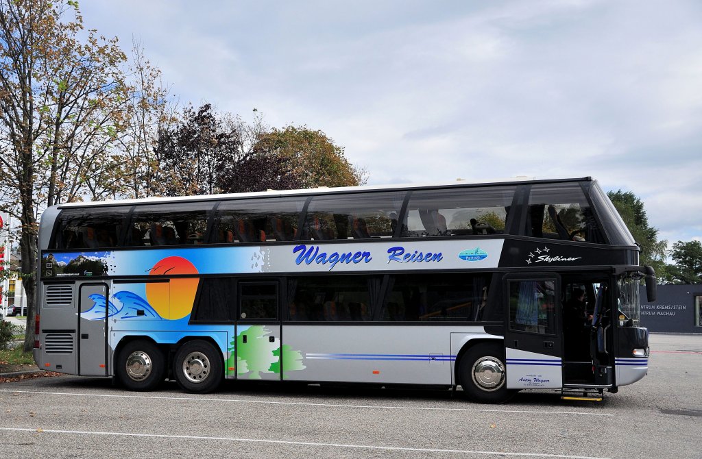 NEOPLAN SKYLINER von WAGNER Reisen aus �sterreich im September 2012 in Krems.