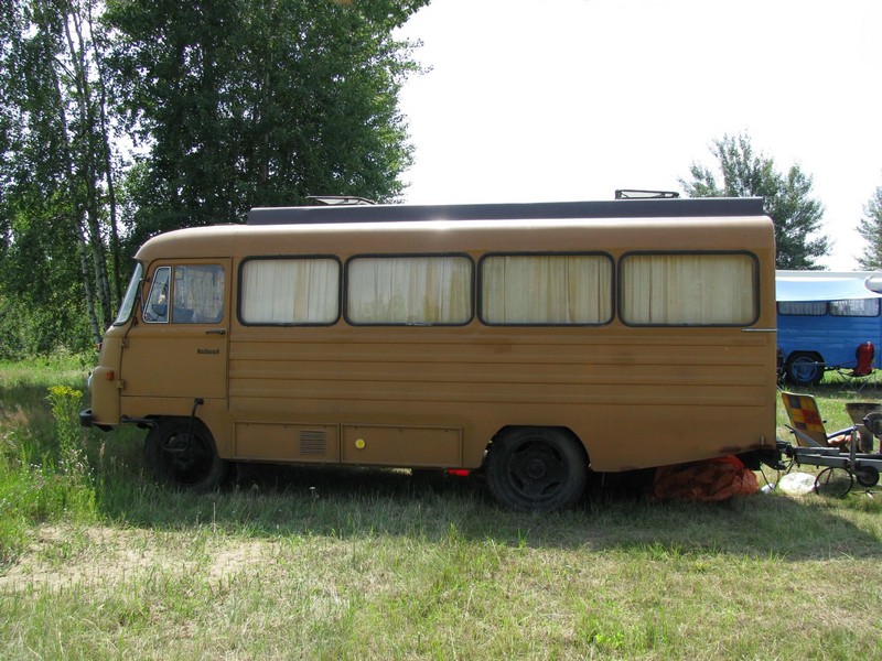 Omnibus ROBUR LD 3001 aus dem Kreis Jerichower Land (JL) beim 13. Perleberger Oldtimer- und Milit�rfahrzeugtreffen, Flugplatz Perleberg [10.07.2011] 