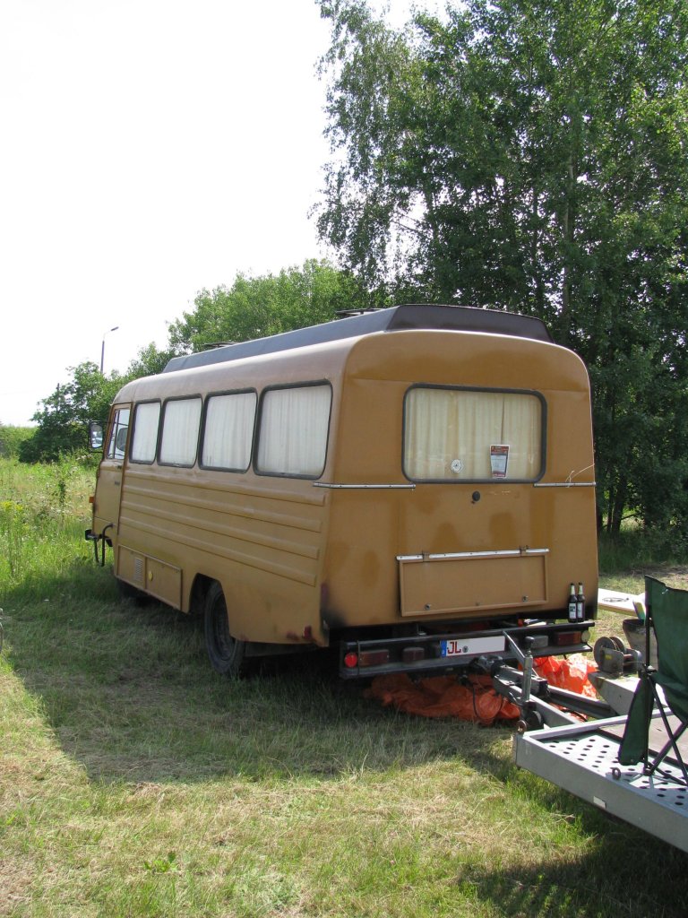 Omnibus ROBUR LD 3001 aus dem Kreis Jerichower Land (JL) beim 13. Perleberger Oldtimer- und Milit�rfahrzeugtreffen, Flugplatz Perleberg [10.07.2011]  