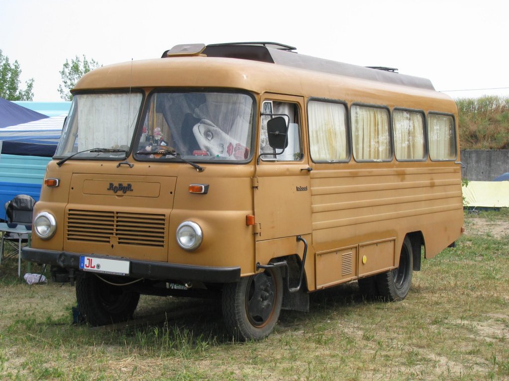 Omnibus ROBUR LD 3001 aus dem Kreis Jerichower Land (JL) beim 13. Perleberger Oldtimer- und Milit�rfahrzeugtreffen, Flugplatz Perleberg [10.07.2011]
