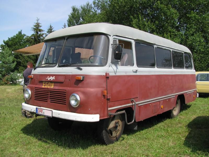 Omnibus ROBUR LO 3000 aus dem Landkreis Ostprigniz-Ruppin (OPR) beim 13. Perleberger Oldtimer- und Milit�rfahrzeugtreffen, Flugplatz Perleberg [10.07.2011] 