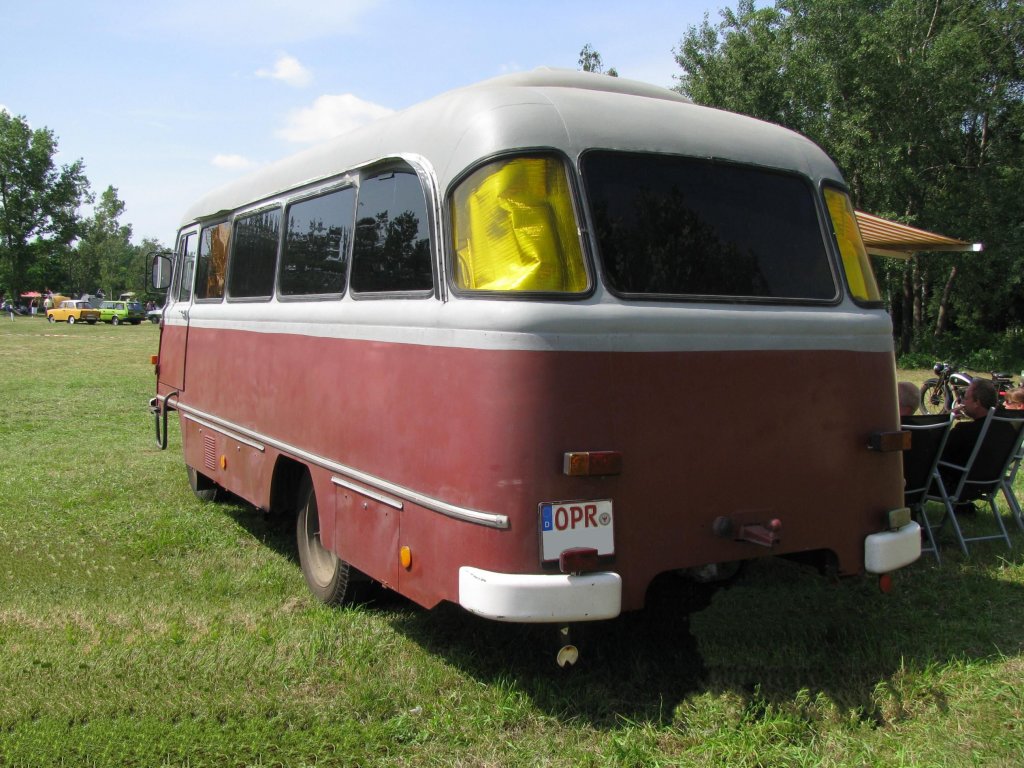 Omnibus ROBUR LO 3000 aus dem Landkreis Ostprigniz-Ruppin (OPR) beim 13. Perleberger Oldtimer- und Milit�rfahrzeugtreffen, Flugplatz Perleberg [10.07.2011]
