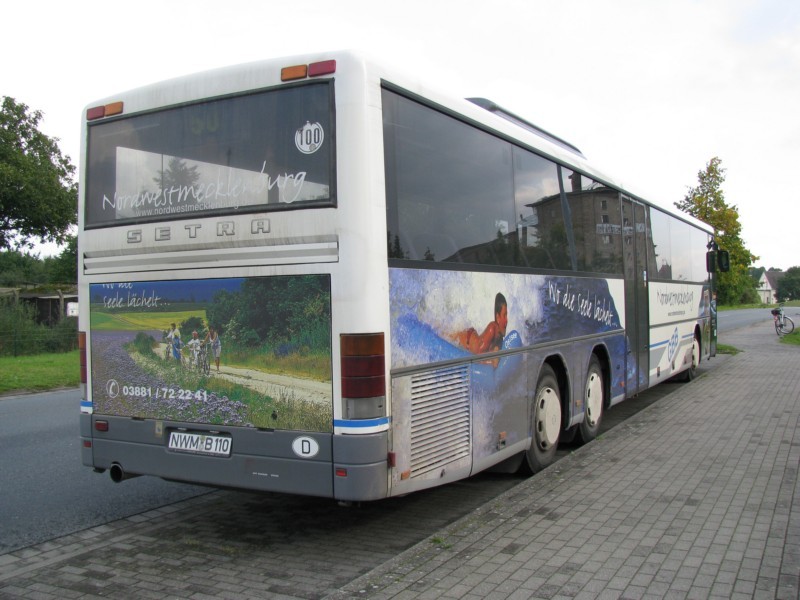 Reiseomnibus SETRA 319 UL der Grevesm�hlener Busbetriebe [GBB] mit Werbung f�r den Landkreis Nordwestmecklenburg als Urlaubsregion, siehe auch Modell - AMW 715109, Grevesm�hlen 24.09.2008 