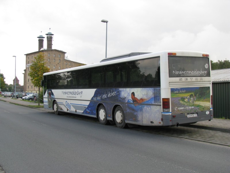 Reiseomnibus SETRA 319 UL der Grevesm�hlener Busbetriebe [GBB] mit Werbung f�r den Landkreis Nordwestmecklenburg als Urlaubsregion, siehe auch Modell - AMW 715109, Grevesm�hlen 24.09.2008 