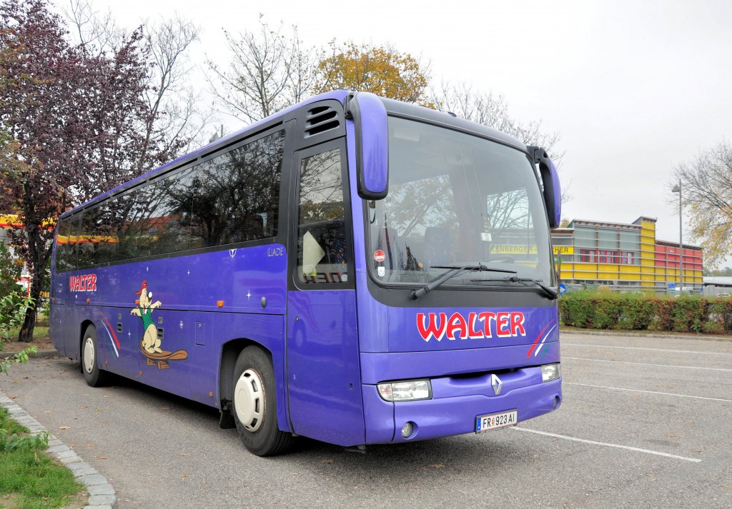RENAULT ILIADE von WALTER Reisen aus Freistadt in Ober�sterreich.Krems,Oktober 2012.