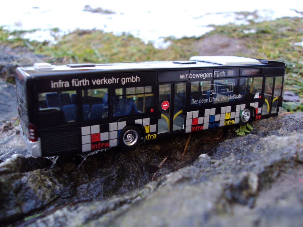 Rietze Modellbus-Mercedes Citaro Infra F�rth von hinten am 12.12.12