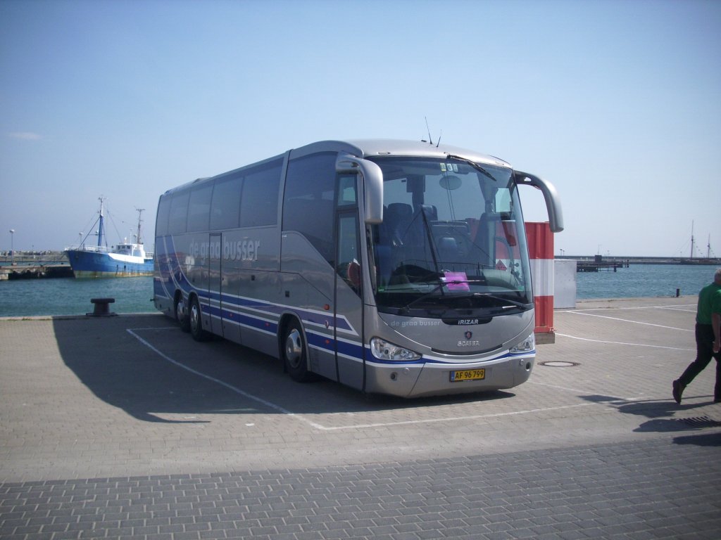 Scania Irizar von de graa busser aus D�nemark im Stadthafen Sassnitz.