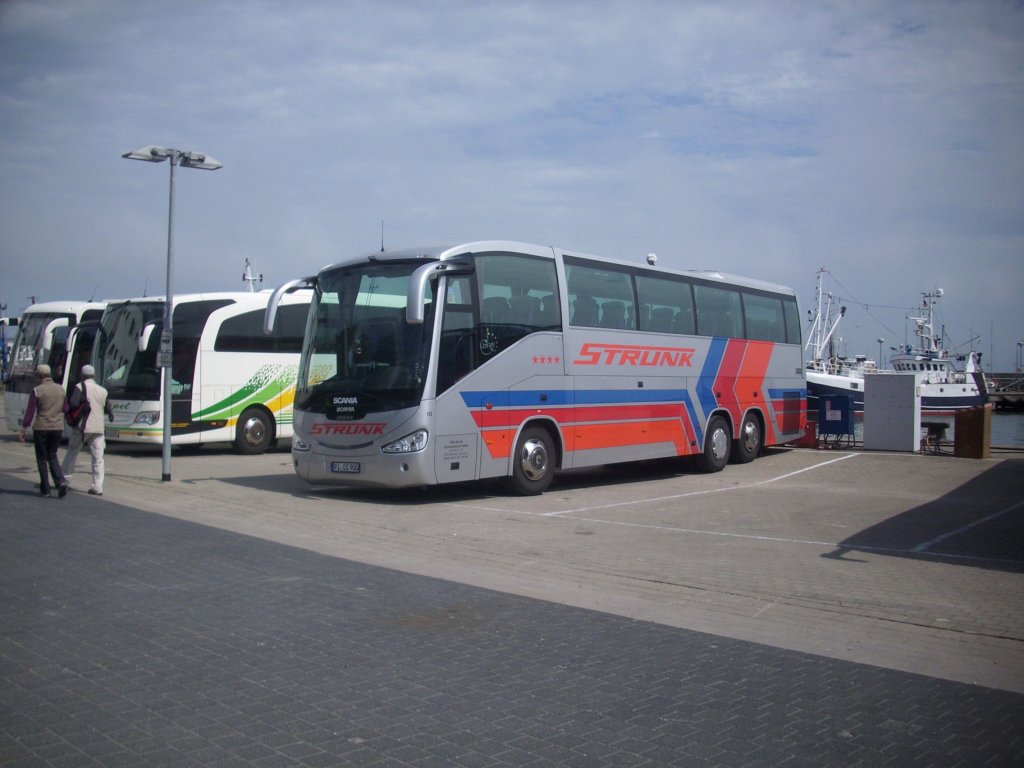 Scania Irizar von Strunk aus Deutschland im Stadthafen Sassnitz.