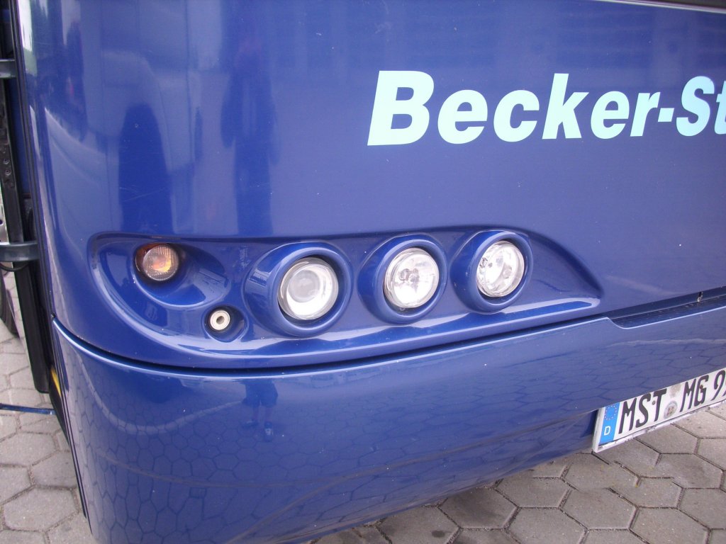 Scheinwerfer eines Neoplan Cityliners auf R�gen.