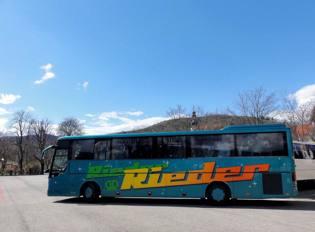 SETRA 315 GT-HD von RIEDER Reisen aus Nieder�sterreich am 13.4.2013 in Krems an der Donau.