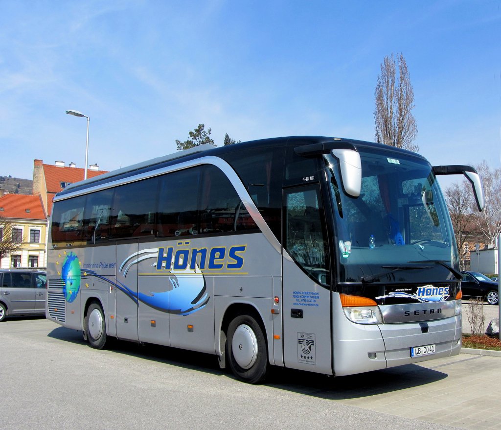SETRA 411 HD von H�NES Reisen aus Deutschland am 8.4.2013 in Krems an der Donau.